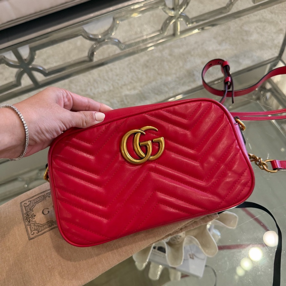 Gucci GG Marmont SMALL Crossbody Bag - Picture 4 of 7